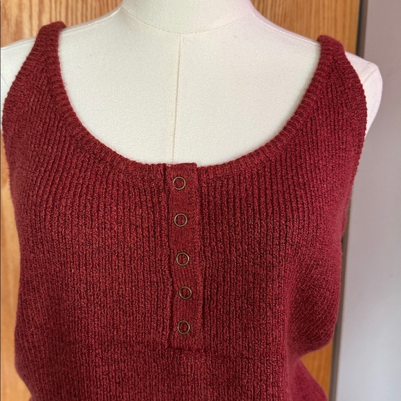 NWOT Universal Thread 2 pc lounge set. Size
M/L - Picture 3 of 5